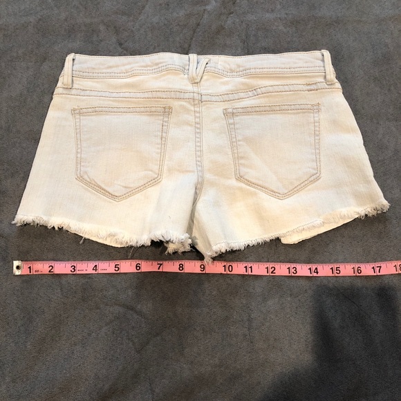 SOLD! Juniors Light Denim Shorts with White Lace - Picture 3 of 4